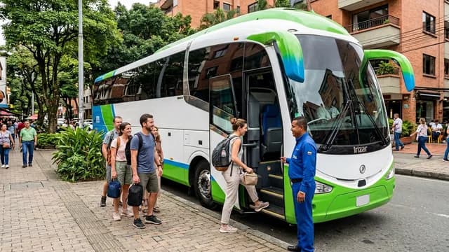 Bus turístico moderno con aire acondicionado para el tour de un día a Guatapé
